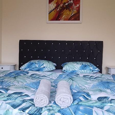 Apartament Estera Appartement Oradea Buitenkant foto